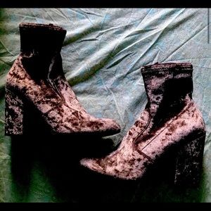 Steve Madden rose mauve crushed velvet boots